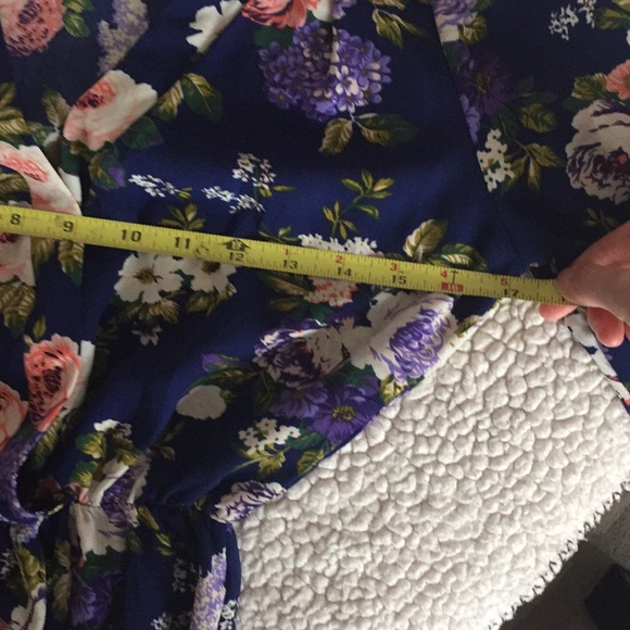 Lulu’s floral wrap dress - Picture 5 of 6